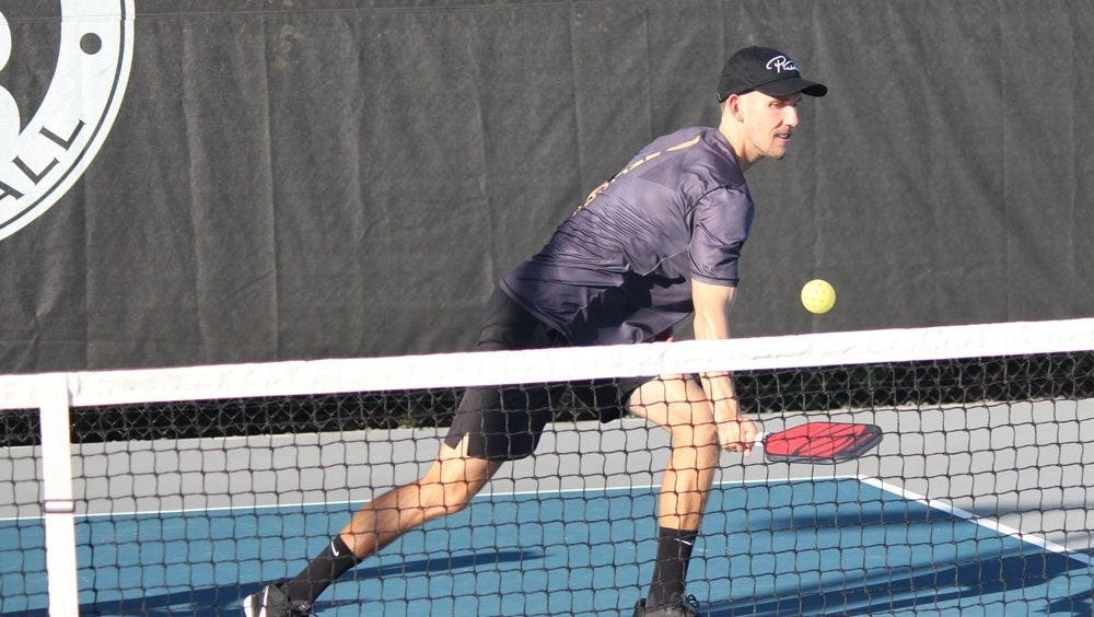 Lợi ích của việc phòng thủ cú tăng tốc của đối thủ trong Pickleball