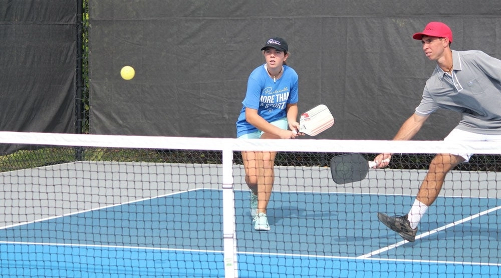 Lợi ích của việc tấn công những cú Dink bổng trong Pickleball