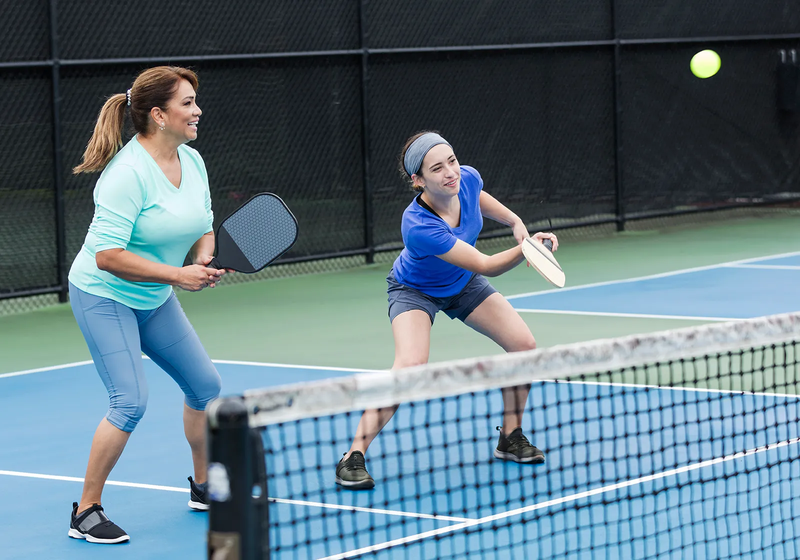 Lợi ích của việc sử dụng kỹ thuật đỡ giao bóng Pickleball trong thi đấu