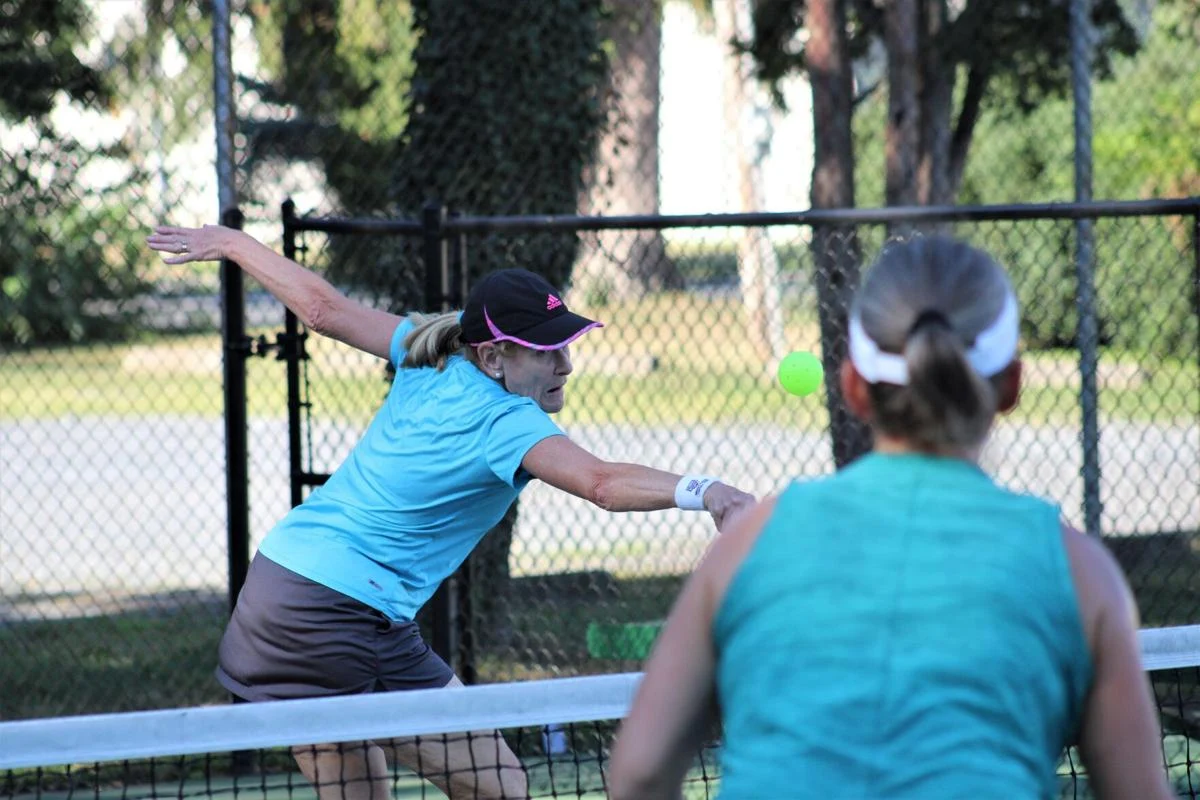 cách ứng phó hiệu quả khi bị dồn bóng ở cuối sân