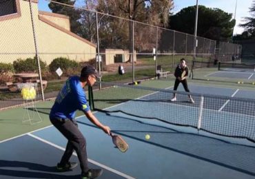 Hướng dẫn cách thực hiện kỹ thuật Forehand Flick Pickleball chi tiết và dễ hiểu