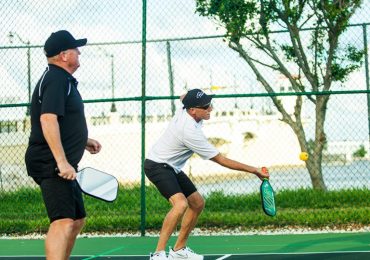 Hướng dẫn kỹ thuật lốp bóng Pickleball đơn giản và dễ hiểu