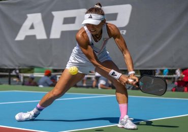 Hướng dẫn kỹ thuật Backhand Pickleball bằng 2 tay chi tiết và dễ hiểu